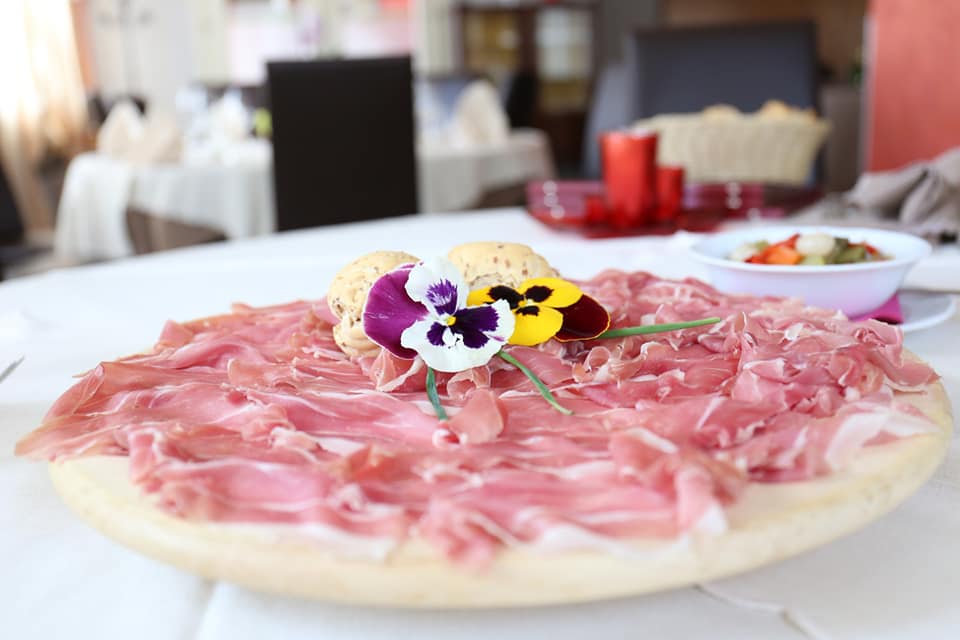 Prosciutto Crudo | Ristorante Crosare